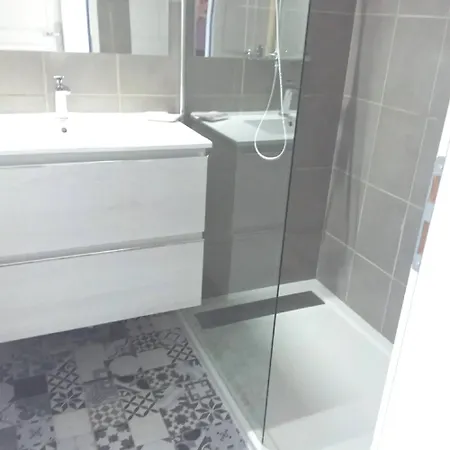 Prázdninový dům Maison Confortable Pres De - 40 M² Avec Jardin