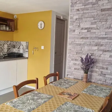 Maison Confortable Pres De - 40 M² Avec Jardin بييرُلات